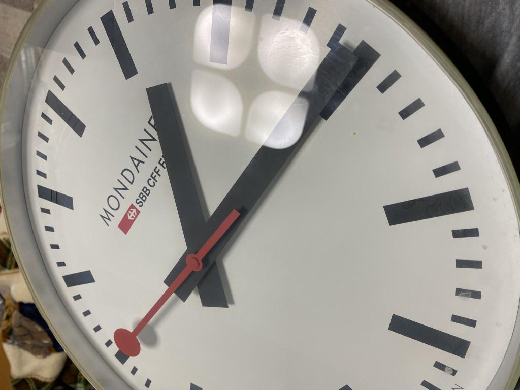 MONDAINE SBBウォールクロック 壊れる